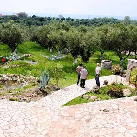 Appartement 2 Bedrooms With Sea View Enclosed Garden And Wifi At Pirgos 2 Km Away From The Beach *